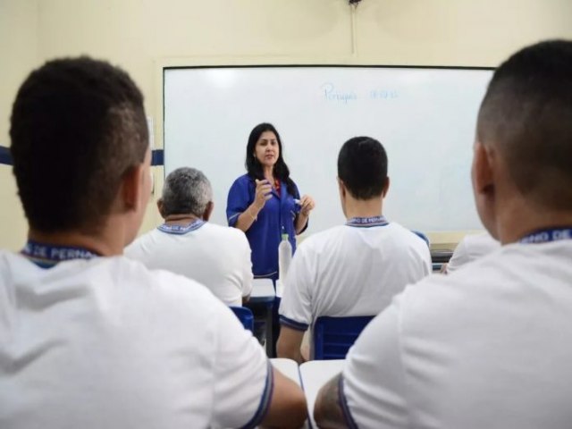 Pernambuco abre seleção com 46 vagas para professores do Pronatec prisional; salário é de R$ 3,9 mil