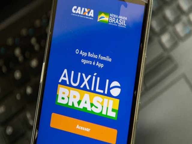 Auxílio Brasil começa a pagar R$ 600 para mais de 18 milhões de famílias brasileiras