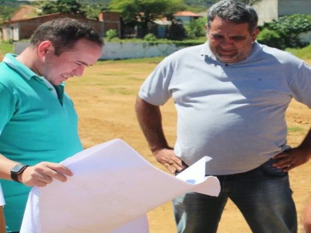 Moreilndia: Teto Teixeira confere obras no distrito de Cariri Mirim