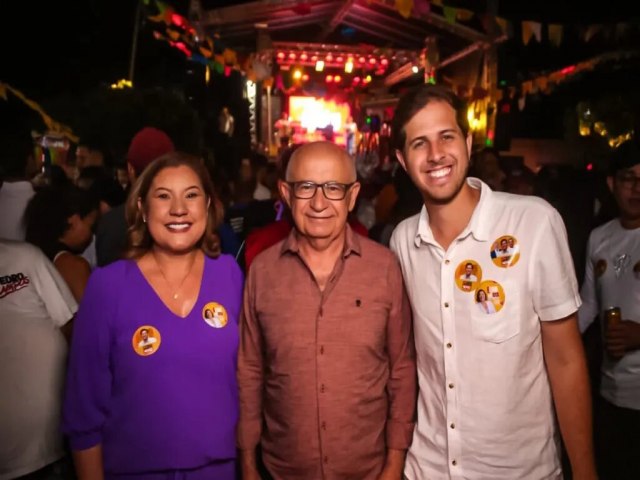 Ao lado de Eliane Alves e Pedro Campos, prefeito de Salgueiro participa da festa de agosto em Ums