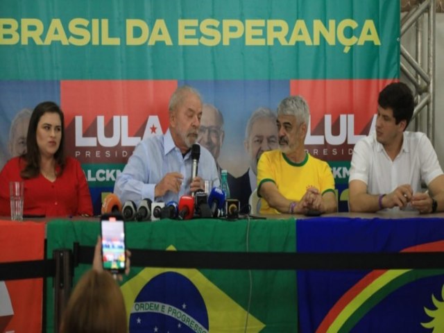 Marlia Arraes participa de coletiva ao lado de Lula em ato no Recife
