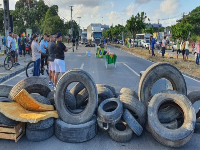 SDS diz que atua para liberar estradas de Pernambuco bloqueadas por caminhoneiros