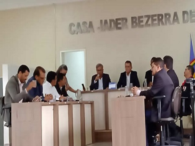 Cmara de Vereadores de Serrita segue parecer do TCE e rejeita contas de ex-prefeito