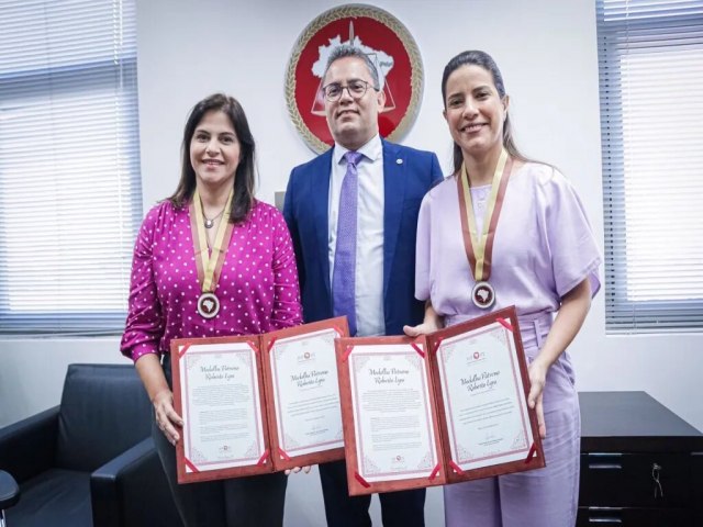 Raquel Lyra e Priscila Krause recebem a mais alta comenda do Ministrio Pblico de Pernambuco