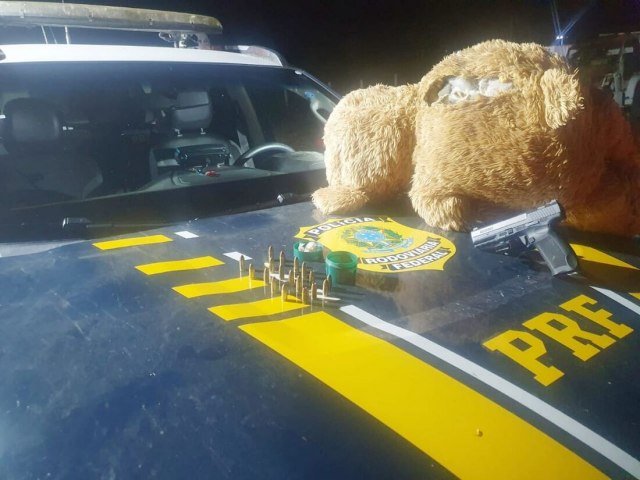 Pistola e munies so encontradas dentro de urso de pelcia em Salgueiro