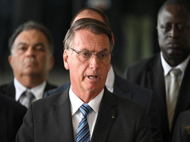 Bolsonaro edita medida provisria que sobe salrio mnimo para R$ 1.302, sem ganho acima da inflao