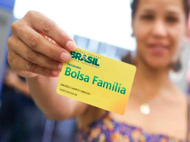 Auxlio Brasil deve voltar a ser chamado de Bolsa Famlia a partir de 2023