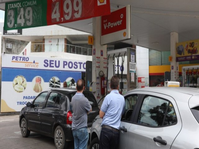 Lula prorroga desonerao nos preo dos combustveis, mas valor na bomba j sobe em janeiro