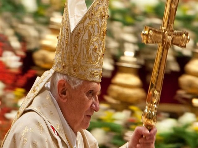 Papa emrito Bento XVI ter funeral simples aps ser velado