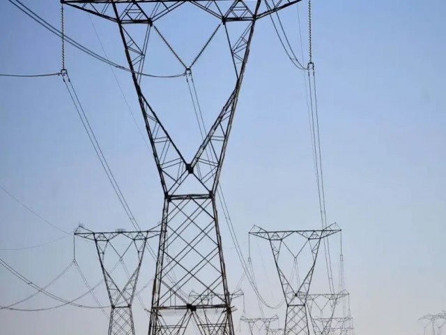 Torres de energia so derrubadas no Paran e Rondnia; Aneel cita 