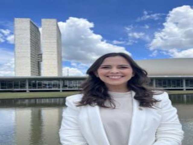 Maria Arraes toma posse na Cmara dos Deputados exaltando a fora da democracia brasileira