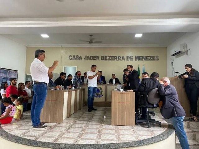 Vereadores de Serrita abrem mais uma CPI contra o prefeito Aleudo Benedito