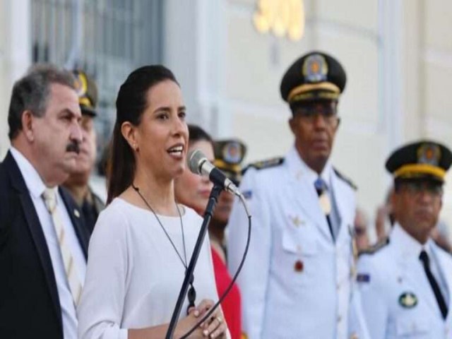 Raquel Lyra contempla comandantes da Polcia Militar da Capital e deixa os do Serto sem promoo