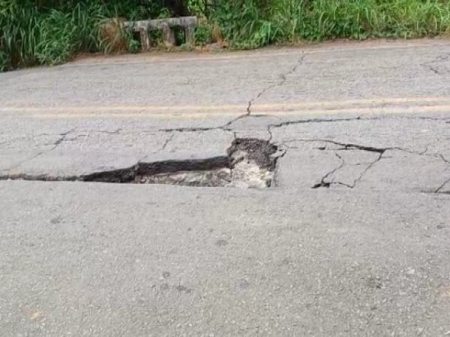 Estado da PE 430, entre Belmonte e o Cear, ameaa vida de motoristas