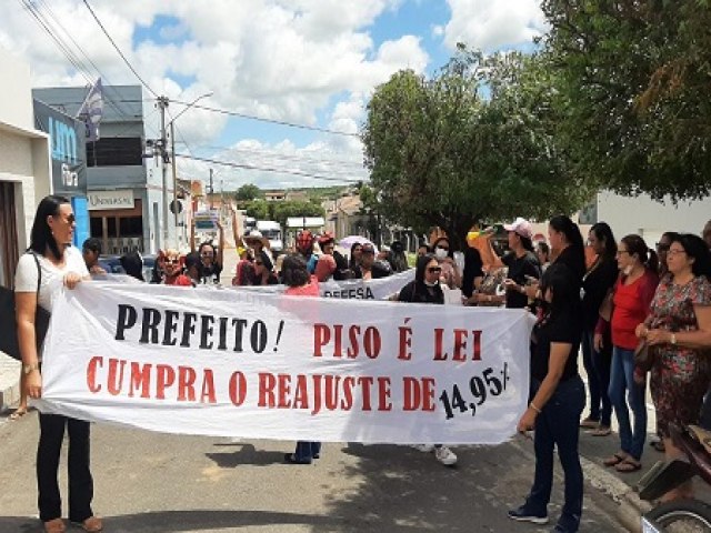 Professores de Serrita fazem nova paralisao e protesto em busca de reajuste salarial