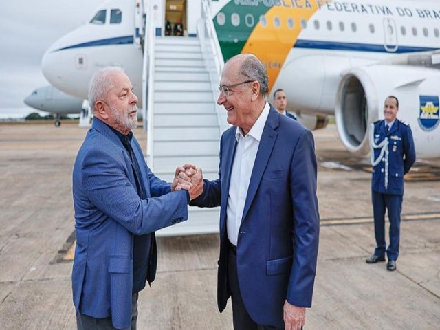 Lula embarca para China e Alckmin assume Presidncia