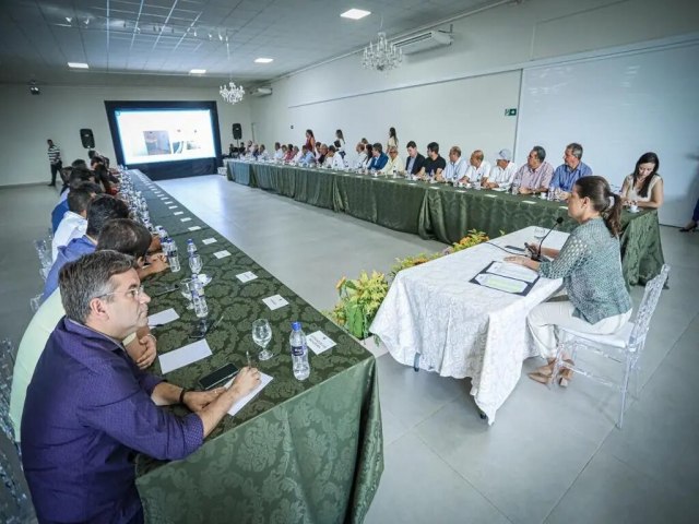 Governadora Raquel Lyra rene prefeitos do Serto pela segunda vez para apresentar aes realizadas e ouvir demandas