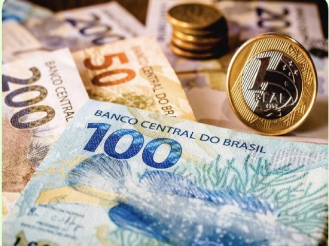 Salrio mnimo deve ficar em R$ 1.429 em 2024 com frmula de reajuste confirmada por Marinho