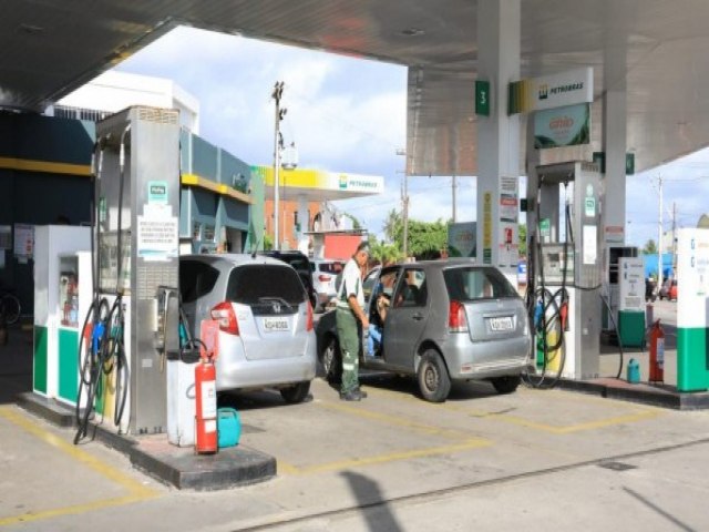 Pernambuco ter o stimo maior aumento de preo da gasolina do pas nesta quinta-feira aps mudana no ICMS