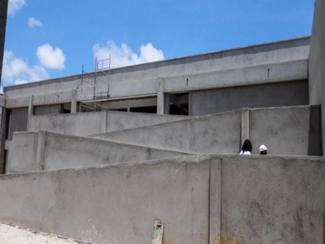 Pernambuco  um dos 10 piores do Pas, com mais de 150 obras inacabadas ou paralisada na educao