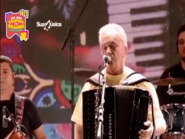 Flvio Jos tem tempo de show reduzido e desabafa: 