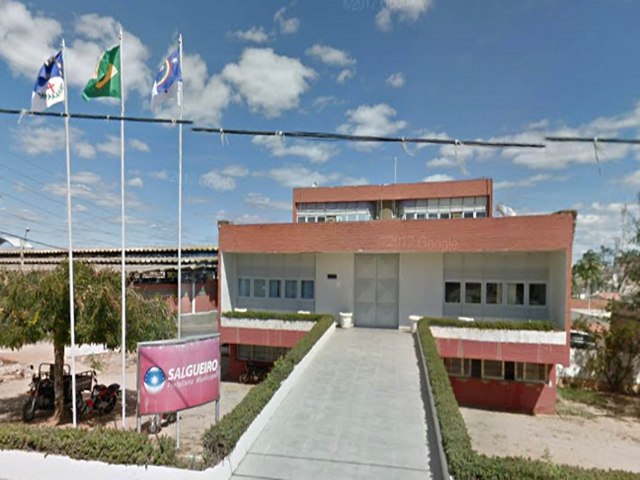 Servidores municipais de Salgueiro que no receberam reajuste salarial deflagram greve