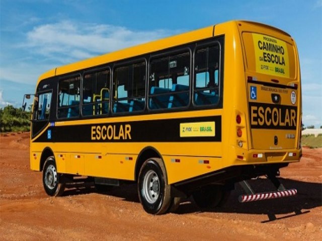 Sem receber h trs meses, motoristas do transporte escolar de Salgueiro ameaam paralisao