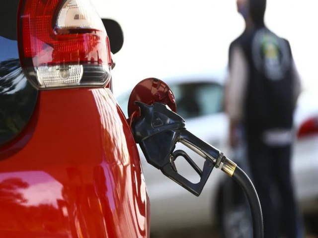 Preos mdios da gasolina e do etanol caem pela 2 semana seguida nos postos, mostra ANP