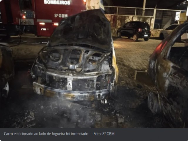 Carros estacionados ao lado de fogueira junina pegam fogo no interior da Bahia
