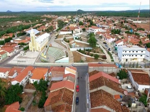 Prefeito de Parnamirim-PE prorroga contratos temporrios e desagrada aprovados em concurso pblico