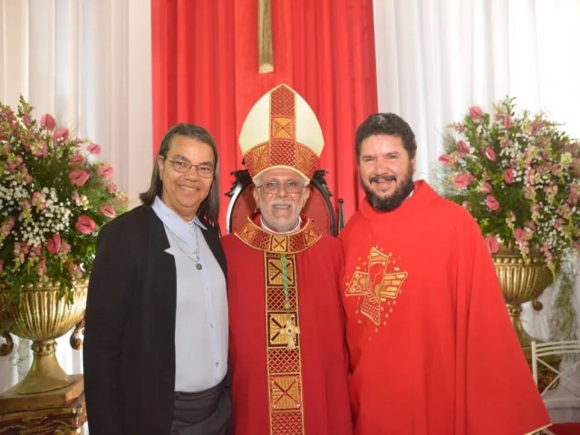 Instituto Social das Medianeiras da Paz participa da posse cannica do Bispo Diocesano de Salgueiro, Dom Jos Vicente