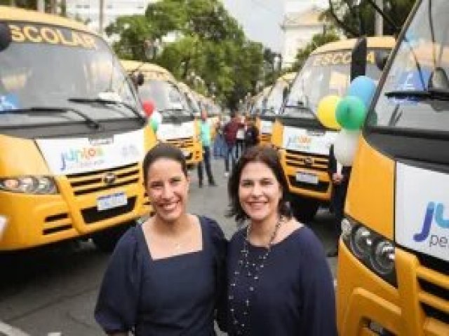 Governadora Raquel Lyra entrega 101 nibus escolares aos municpios de Pernambuco