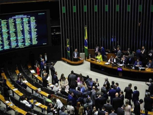 Com mesmo nmero de deputados h 30 anos, Censo pode mudar vagas da Cmara