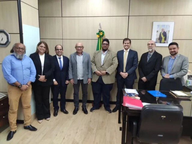 Reitor da Univasf participa de reunio no MEC sobre obras do Campus Salgueiro