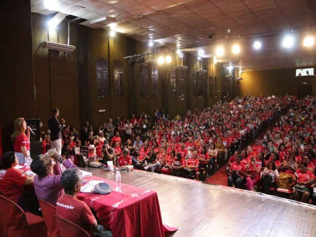 Em assembleia, professores da rede estadual cancelam greve que comearia nesta tera-feira (25)