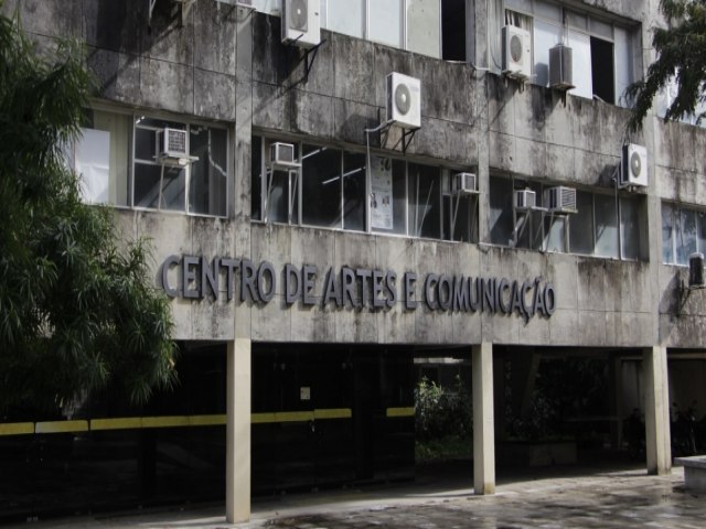 Estudantes denunciam problemas estruturais na Universidade Federal de Pernambuco