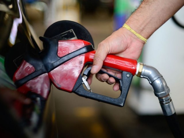 Gasolina fica mais cara a partir desta quarta-feira (16); reajuste  de 16,3%