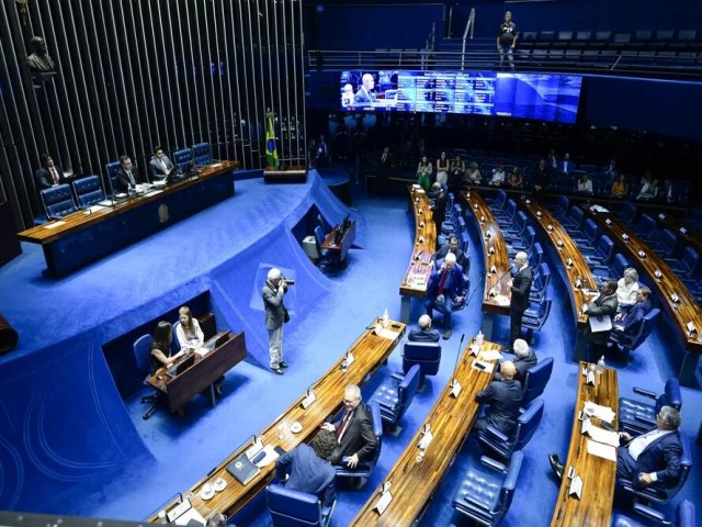 Salrio mnimo: com nova poltica, governo prev valor de R$ 1.421 em 2024