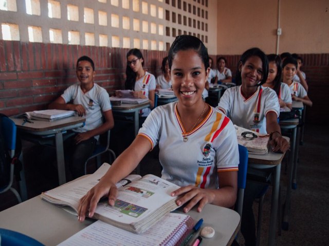 Proposta do governo para aluno no desistir de estudar  bolsa de estudo