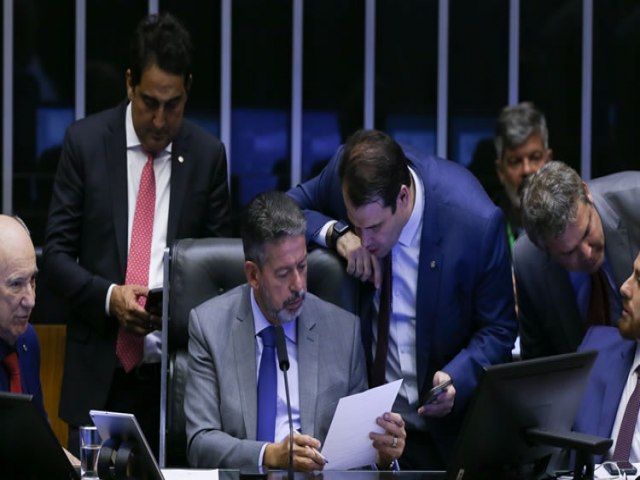 Cmara dos Deputados aprova projeto de lei de taxao para super-ricos
