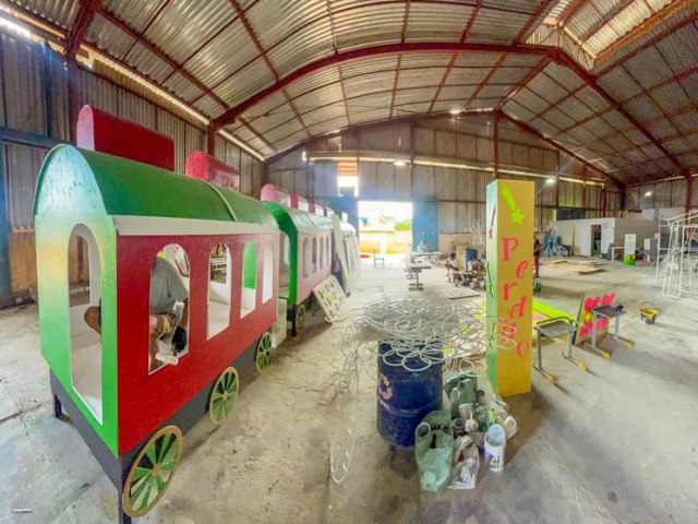 Araripina investe em artesos locais para ornamentao natalina da cidade