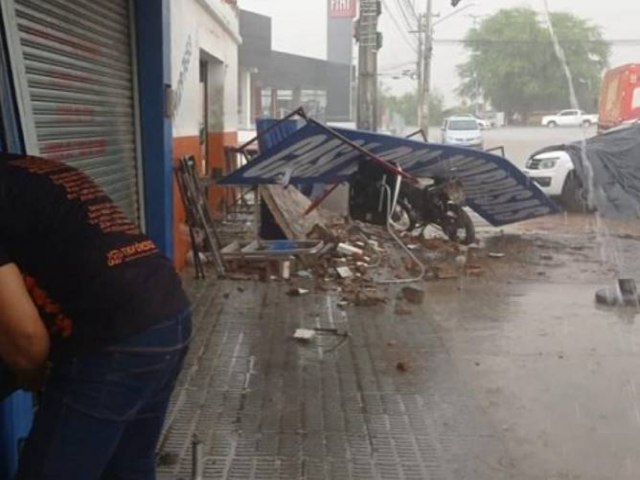 Chuva forte provoca estragos em Salgueiro