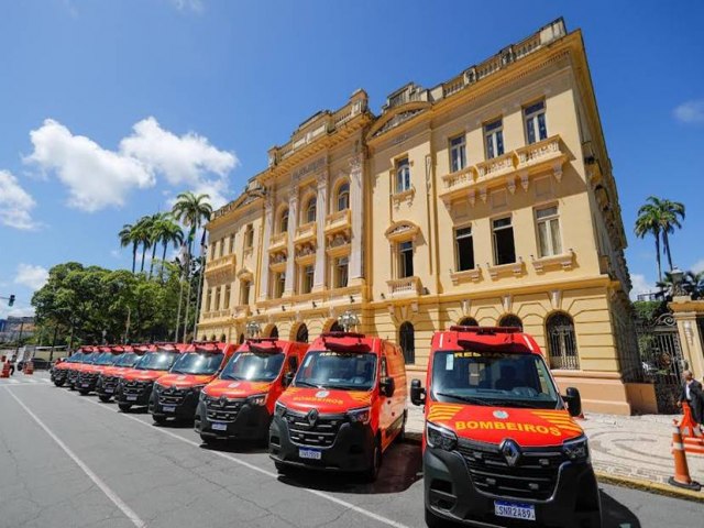 Petrolina, Salgueiro e Serra Talhada recebem viaturas para reforar operaes do Corpo de Bombeiros