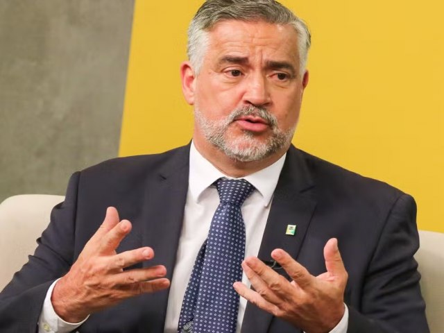 De olho nas eleies, Lula diz a ministros que redobrem viagens pelo pas para divulgar aes do governo