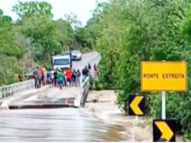 Chuva: moradores de cidade da Bahia ficam ilhados e principais acessos ao municpio so afetados