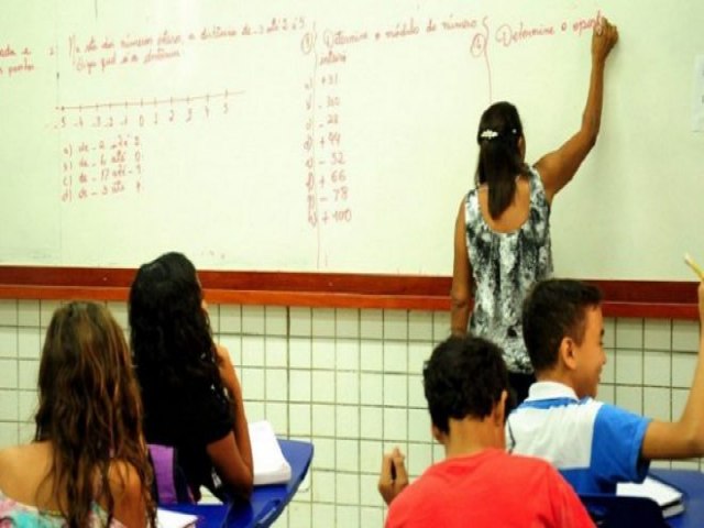 MP recomenda restrio do uso de celular em salas de aula no Cear