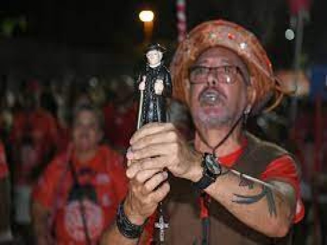 Desfile das escolas de samba do Rio de Janeiro, da Srie Ouro, comea nesta sexta-feira, 9. Padre Ccero ser enredo da Unidos de Padre Miguel