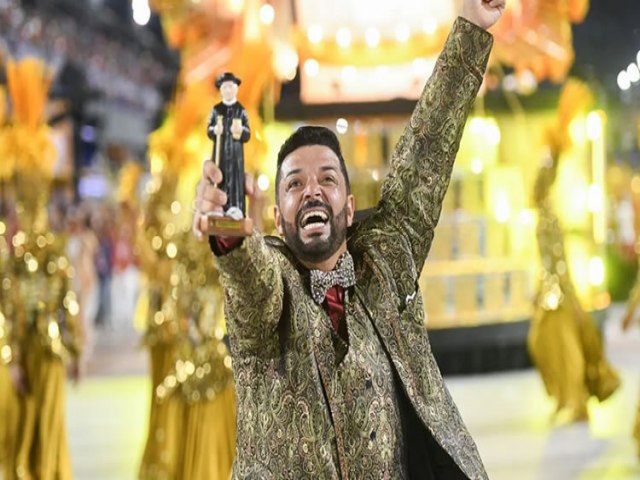 Com as bnos de Padre Ccero, Unidos de Padre Miguel  campe da Srie Ouro do carnaval carioca