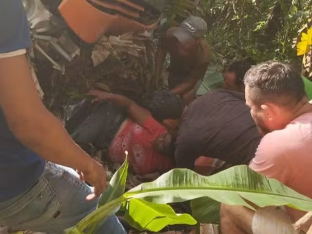 Ônibus escolar cai em ribanceira e 19 pessoas ficam feridas no interior de Pernambuco; alunos da zona rural eram transportados