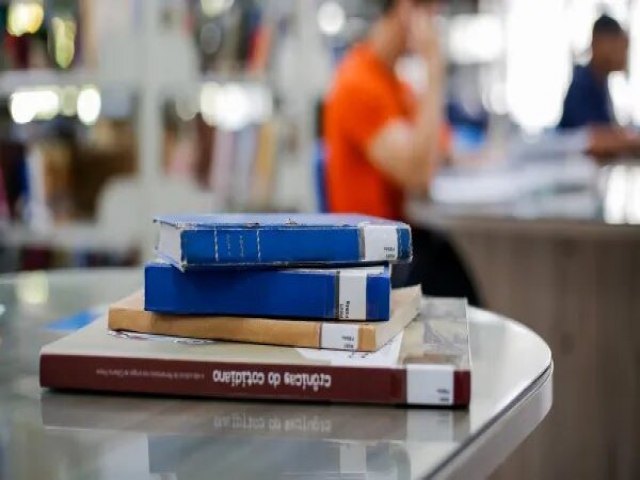 Governo de Pernambuco regulamenta pagamento do Bnus Livro para professores da Rede Estadual